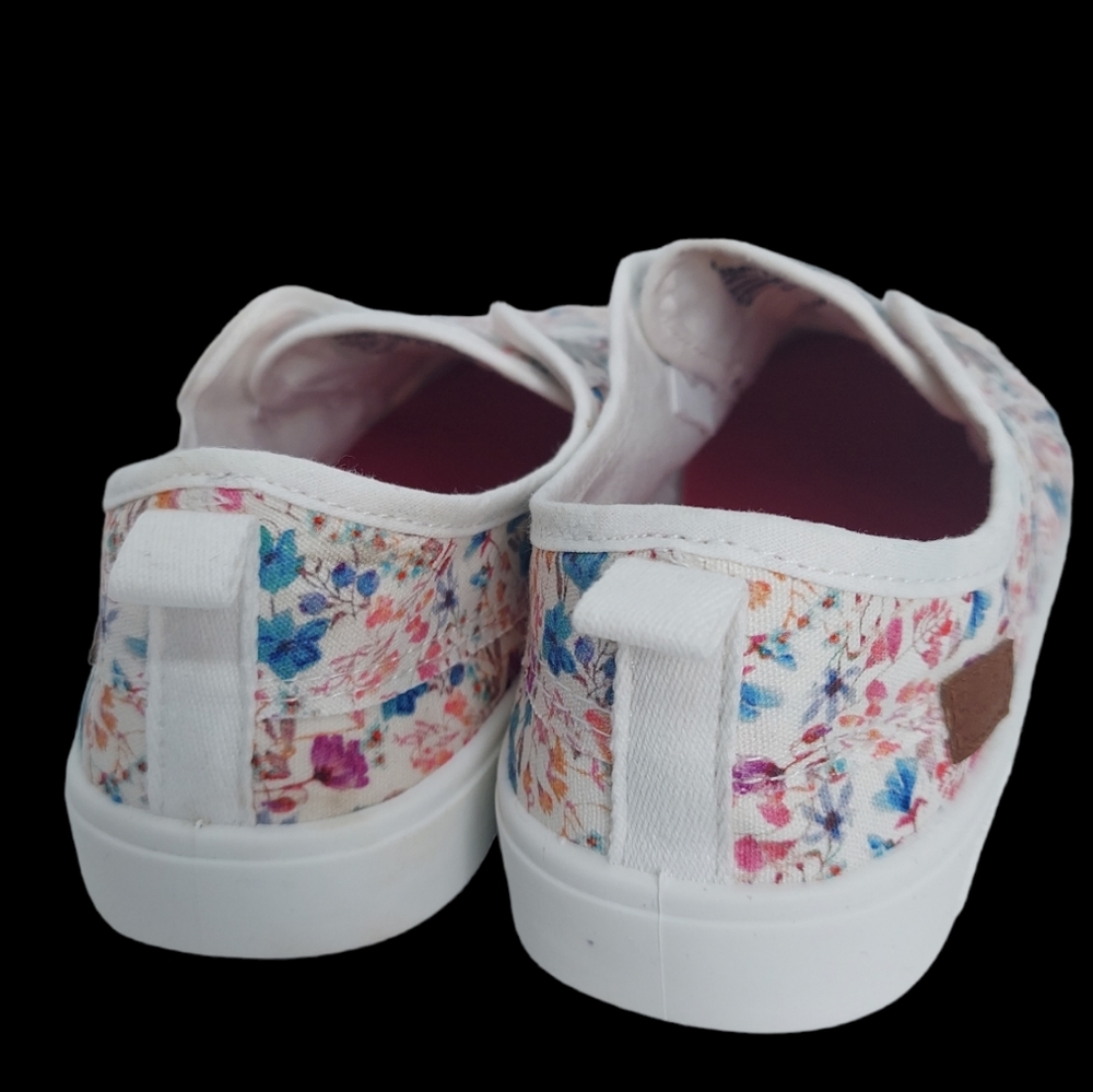 Blowfish Malibu Kids Slip-On Sneakers Girl's Size 5 NWOT - Picture 3 of 6